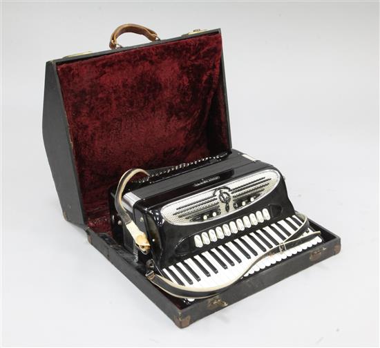 A cased Giulietti Classic 127 accordion, 21.5in.